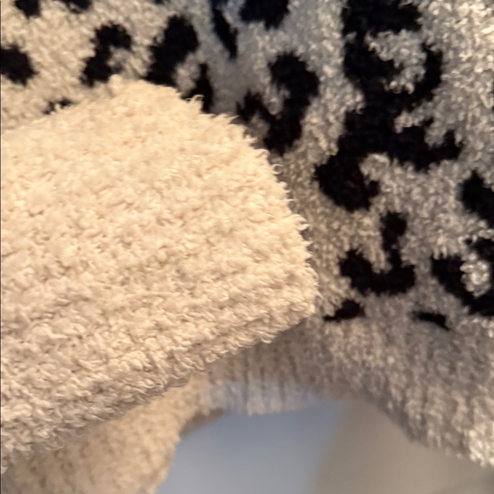 UGG Black and Cream Patterned Sweater - Picture 6 of 8